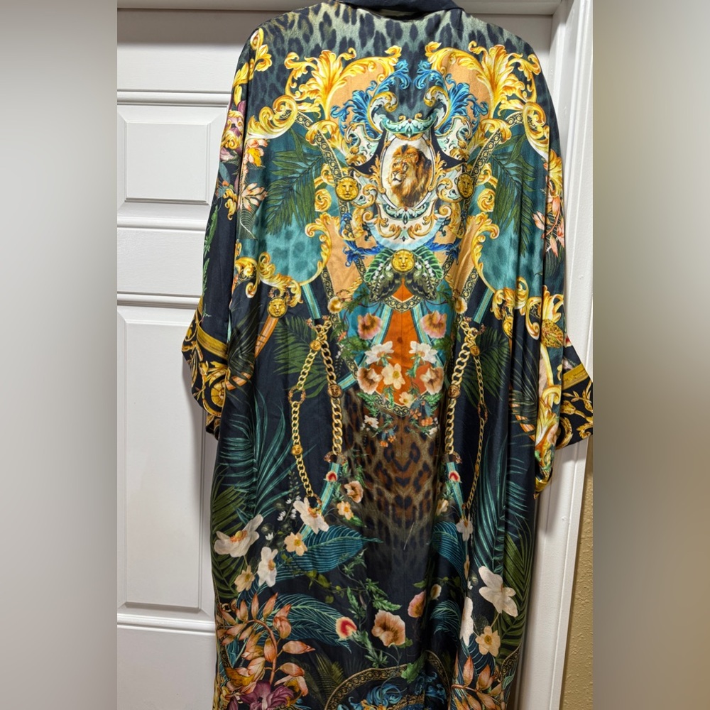 Camilla Long Line Reversible Robe
Fearless Felis - Picture 8 of 12
